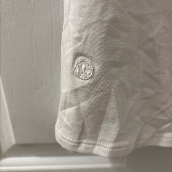 Lulul size 2 loose fittiing white t shirt - Picture 3 of 3